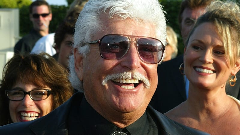 Zemřel legendární kaskadér Rondell. Na obalu slavného alba Pink Floyd se ocitl v plamenech