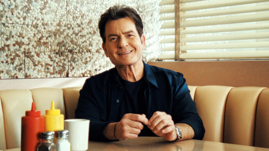 Drogy, alkohol i osobní dealer: Netflix chystá dokument o Charlie Sheenovi