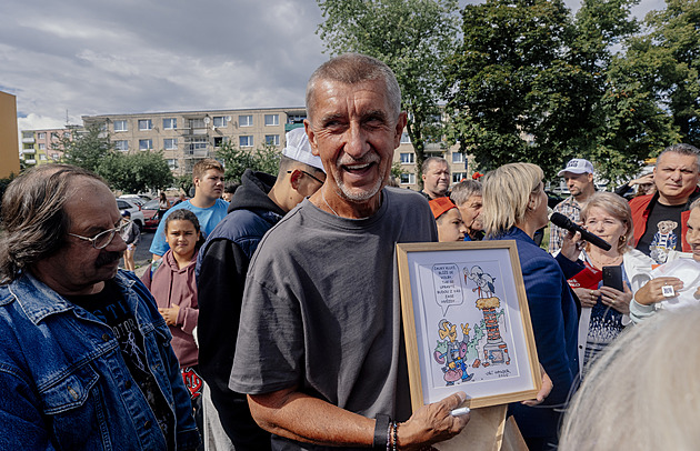 Bezúročné půjčky, růst slev na dani i levné potraviny. Jak strany cílí na rodiny s dětmi