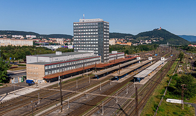 Architekti „nakreslí“ nové nádraží v Mostě, zamyslet se musí i nad věžákem