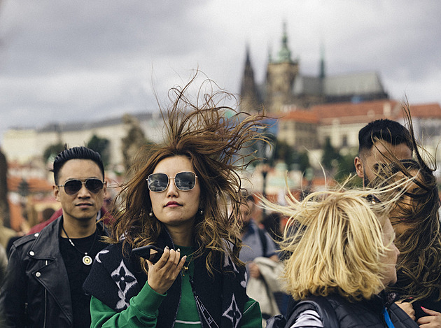 Turismus v Praze láme rekordy, návštěvníci zároveň mění své zvyky