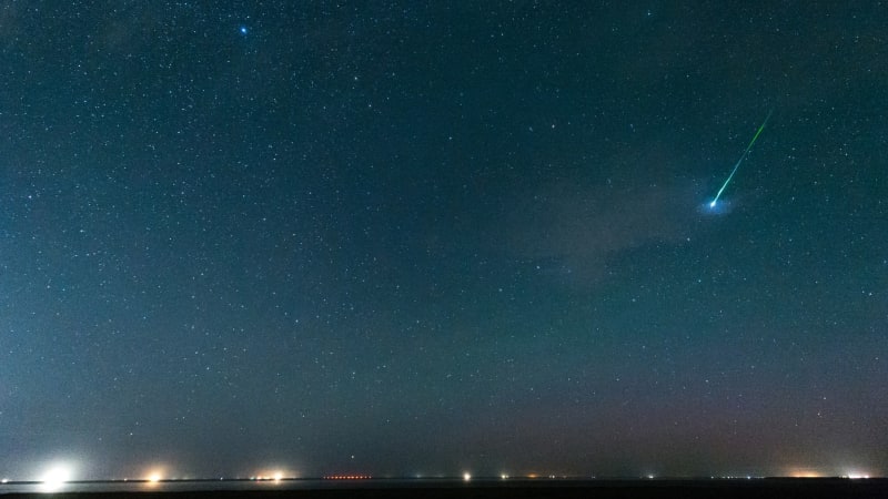 Žádní mimozemšťané, ale superjasný meteor. Japonské nebe rozzářila obří ohnivá koule