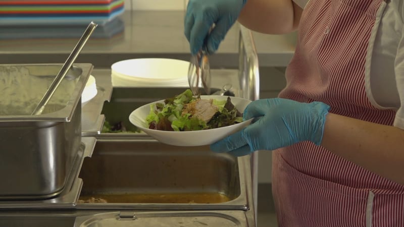 Více luštěnin či ryb: Školní jídelny čekají velké změny, vyhláška přichází i se zákazem