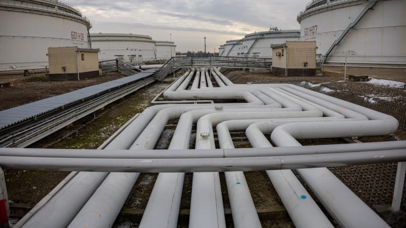 Ukrajinci zaútočili na ruský ropovod Družba. Maďarsko a Slovensko jsou bez dodávek