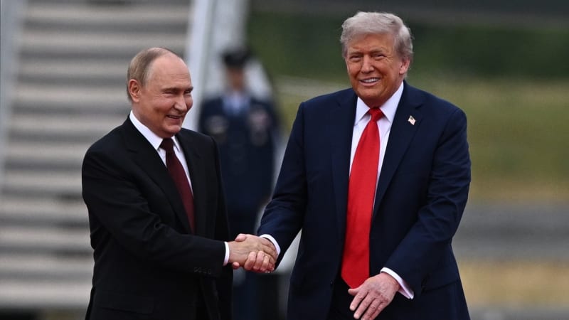 Vidím světlo na konci tunelu, řekl Putin o vztazích s USA. Plánuje jejich plné obnovení