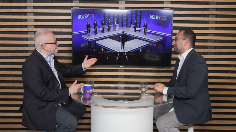 Útok na Babiše může ANO prospět, míní Kulidakis. Podle Schmarcze Schillerová školila Hladíka