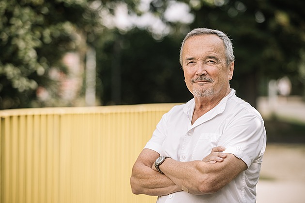 Dva psi poslance Kobzy uhynuli v autě. Politováníhodné, reaguje Stačilo!