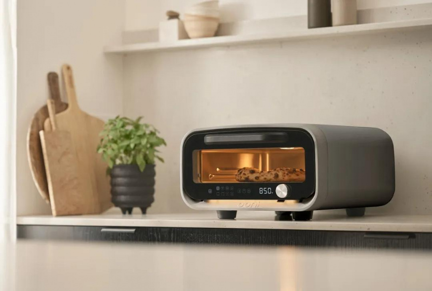 Neapolská pizza za 90 vteřin? Nová domácí pec ji za vás připraví s pomocí umělé inteligence