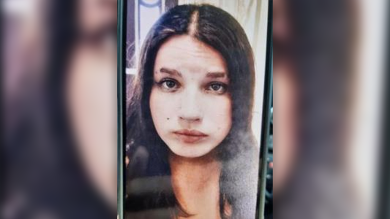 Policie hledá 14letou dívku z Prahy. Má sklony k sebepoškozování a bere antidepresiva