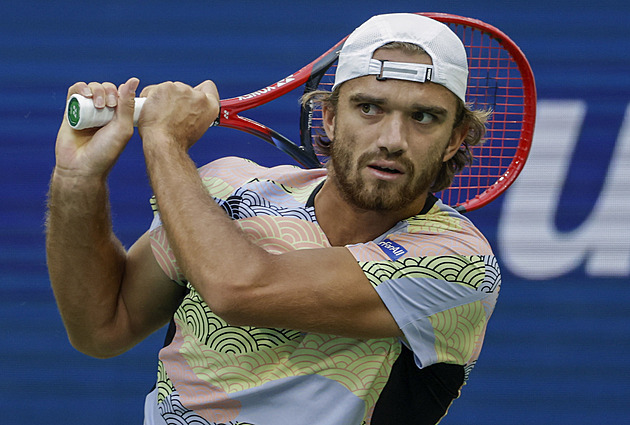 Macháč v Tokiu nestačil na hráče třetí stovky, Šimabukurovi nevzal ani set