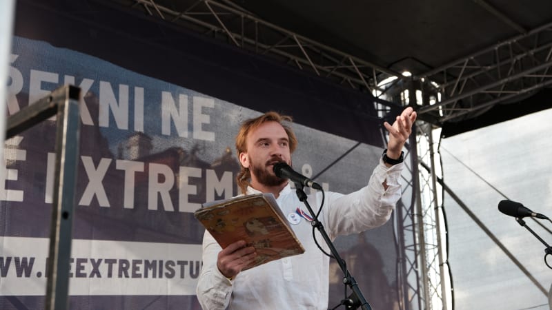 OBRAZEM: Velký návrat Mikuláše Mináře. Milion chvilek zaplnil Staroměstské náměstí