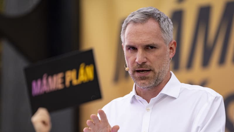 Hřib se pochlubil výstavbou bytů. Chytrý jak rádio, zdražily o polovinu, vmetla mu Maláčová