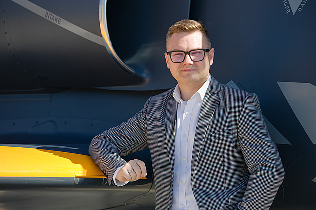 Válka na Ukrajině změnila výcvikové osnovy pilotů, říká ředitel LOM Praha
