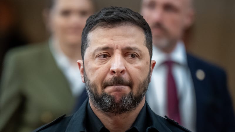 Brali bychom i bezpodmínečné příměří, Moskva ale nechce konec války, zoufá si Zelenskyj