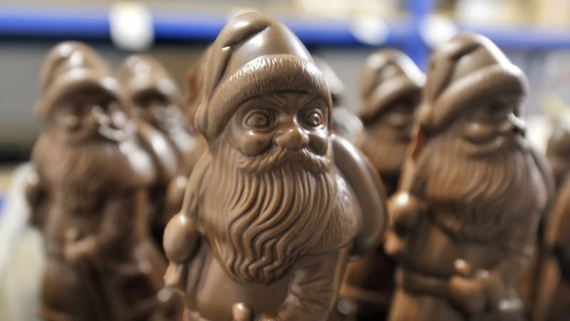 Cena kakaa prudce klesá: Zlevní letos vánoční kolekce? Tak jednoduché to není, tvrdí experti