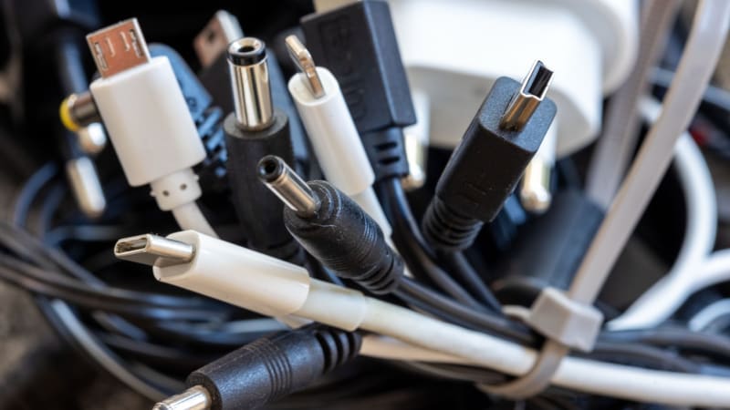 EU opět sjednocuje nabíječky. Po telefonech bude USB-C povinné i pro notebooky a monitory