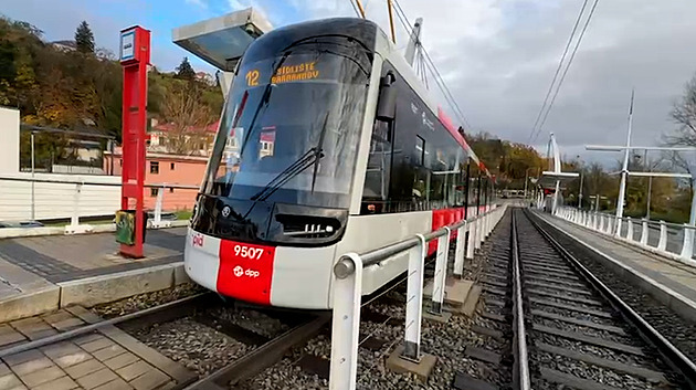 Ostrá premiéra nových pražských tramvají. S cestujícími jezdí už sedm vozů