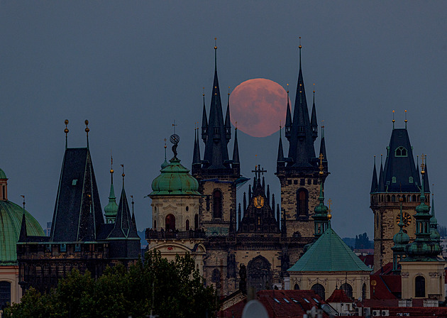 Sledujte superúplněk. Větší Měsíc v úplňku letos nebyl a nebude