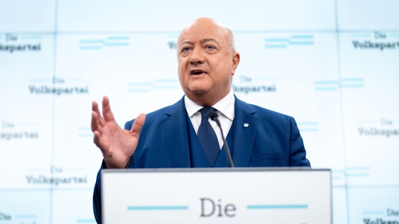 Rakouský kancléř chce zákaz politického islámu. Zmiňuje překvapivý počet muslimů ve školách