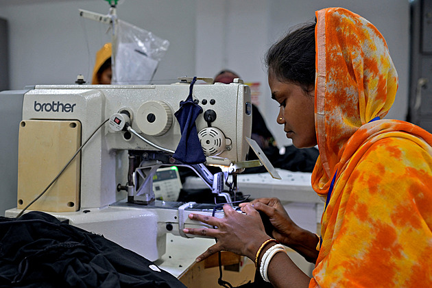 Energetická krize zasáhla oděvní velmoc. Továrny v Bangladéši přišly o zakázky