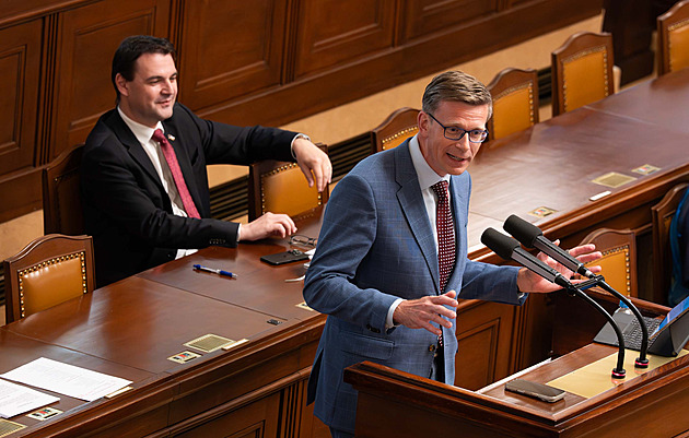Bez Macinky, Kupky, Hřiba, Grolicha i Havla. Kandidující lídři do debaty ČT nesmí