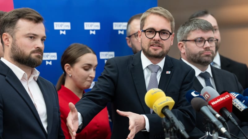 Bouře v opozici: Grolich nám krade členy, zlobí se TOP 09. Podle šéfa lidovců se rozhodli sami
