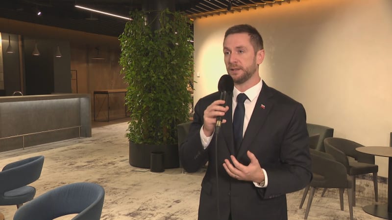 Slovenský europoslanec Uhrík: V4 je ostrov naděje, budoucnosti a záchrany. Západní Evropa upadá